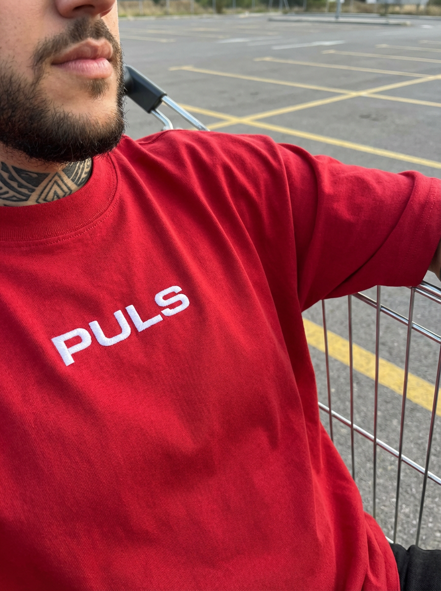 Camiseta oversize "Simple, not basic" Red